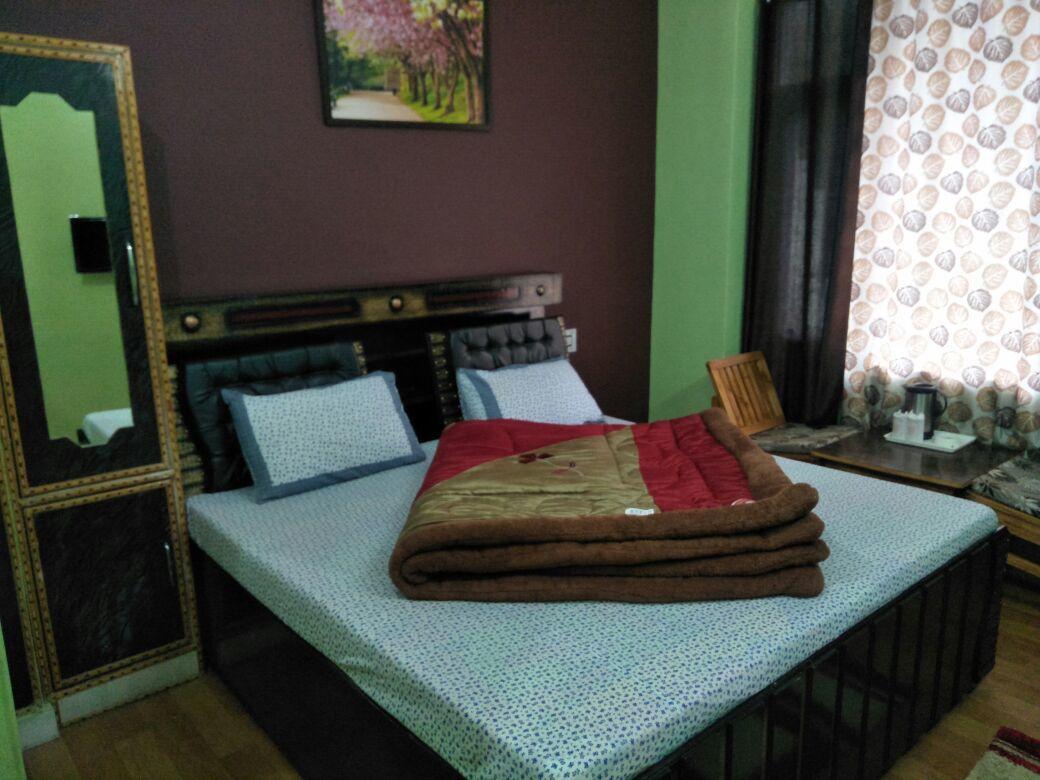 Hotel Mansarovar Banjar Exterior photo