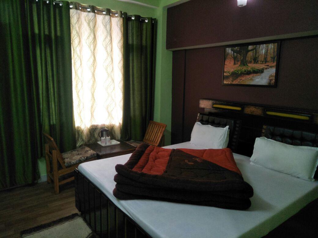 Hotel Mansarovar Banjar Exterior photo
